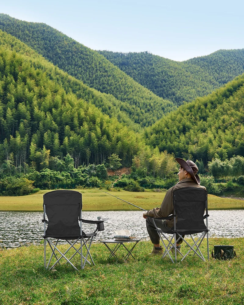 SONGMICS Campingstuhl 2er Set, Klappstuhl Outdoor, Angelstuhl, hohe Rückenlehne, Armlehnen, Getränkehalter, klappbar, bis 150 kg belastbar, Camping Garten Terrasse, schwarz GCB08BK