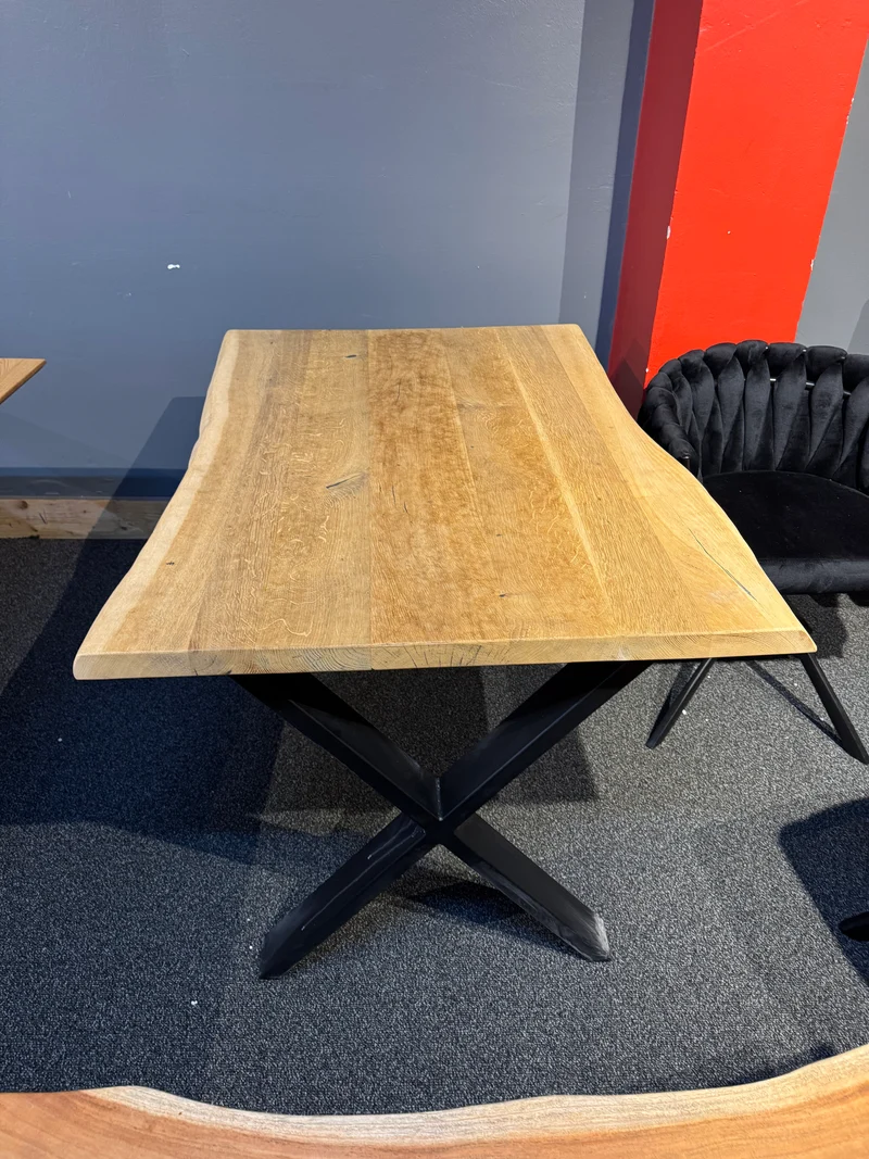 Esstisch Tisch +Eiche +Vollmassiv +Metallgestell +Ausstellungsstück