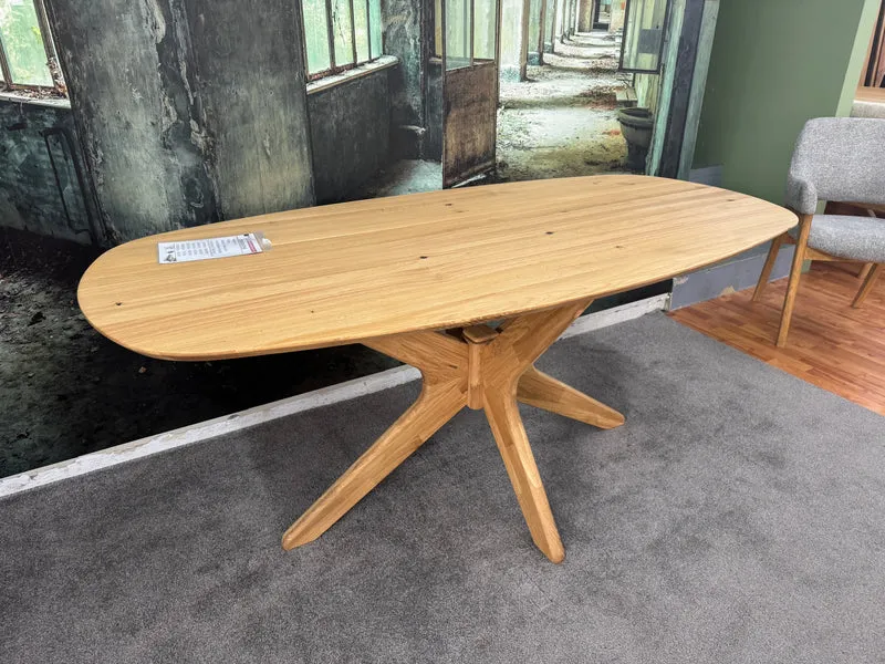 Esstisch Eiche Oval +Massivholz+Gestell-Massivholz +verschiedene Gestelle +Lieferbar in 2 Wochen