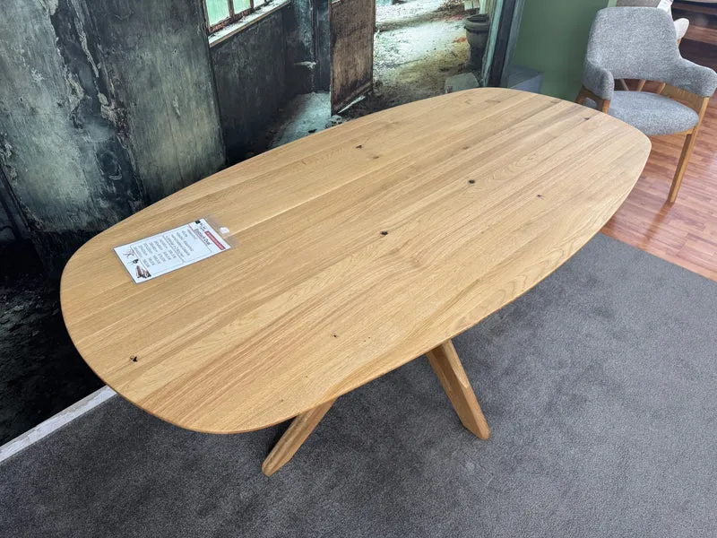 Esstisch Eiche Oval +Massivholz+Gestell-Massivholz +verschiedene Gestelle +Lieferbar in 2 Wochen
