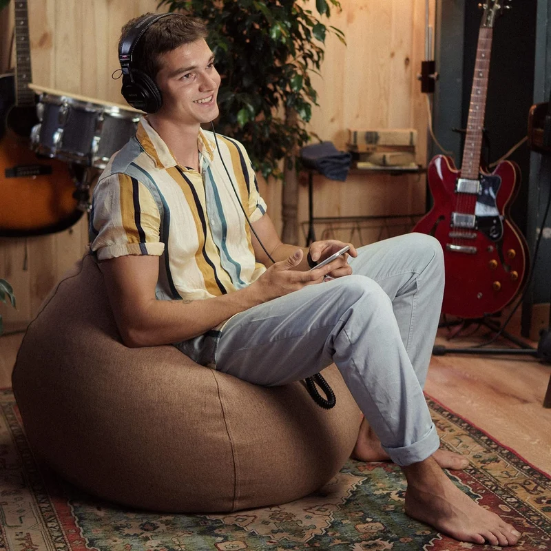 Lumaland Sitzsack Comfort Line | Indoor Beanbag 70x80x50cm mit mehr als 1 Mio. anpassbaren EPS-Perlen | Weiches & Komfortables Bodenkissen | Sessel für Kinder & Erwachsene | 120 L Volumen [Braun]