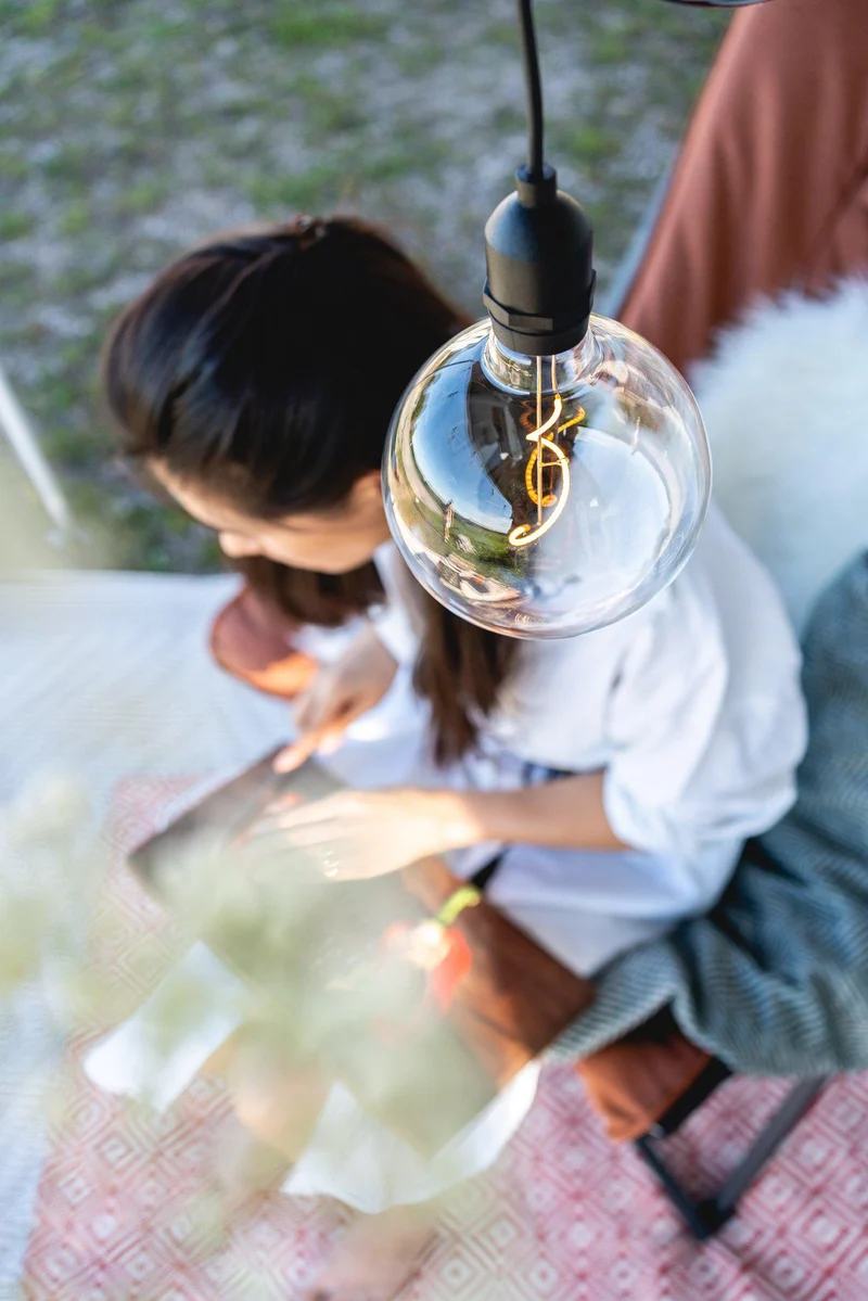 Outdoor batteriebetriebene LED Pendellampe Bowl transparent