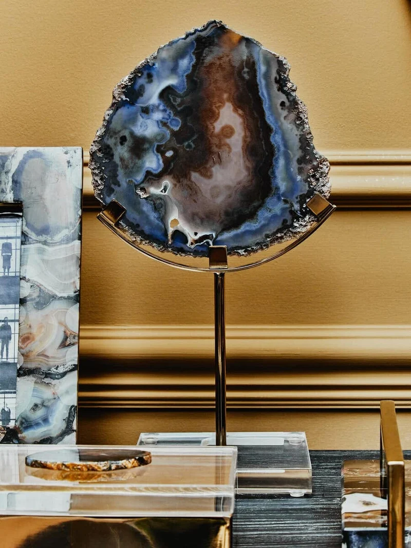 Bowerbird Black And Gold Agate Sculpture | OUTLET
