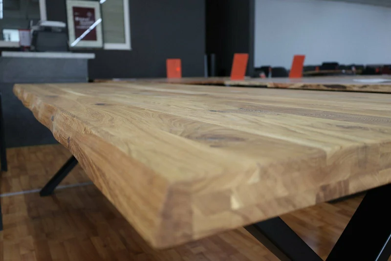 Esstisch + Eiche Massivholz + Baumkante + Verschieden Gestelle + 180 cm bis 300cm NEU auf Lager