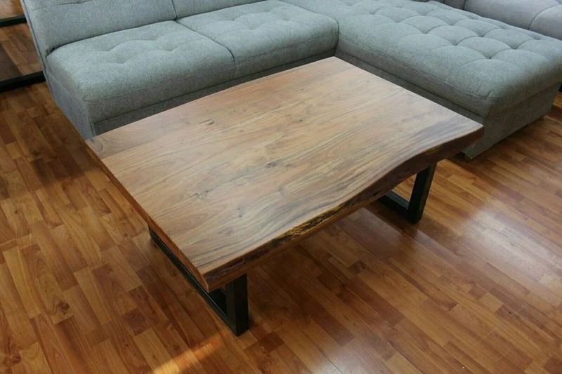 Couchtisch + Massivholz Akazie + Baumkante + Metall Gestell
