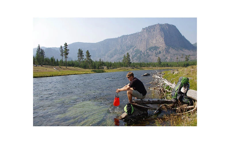 Ultra-Sil Folding Bucket – Past Season