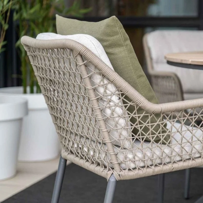 Toledo tuinset 6-delig carbon black rope taupe met Edison tuintafel rond 148 cm light teak vironwood