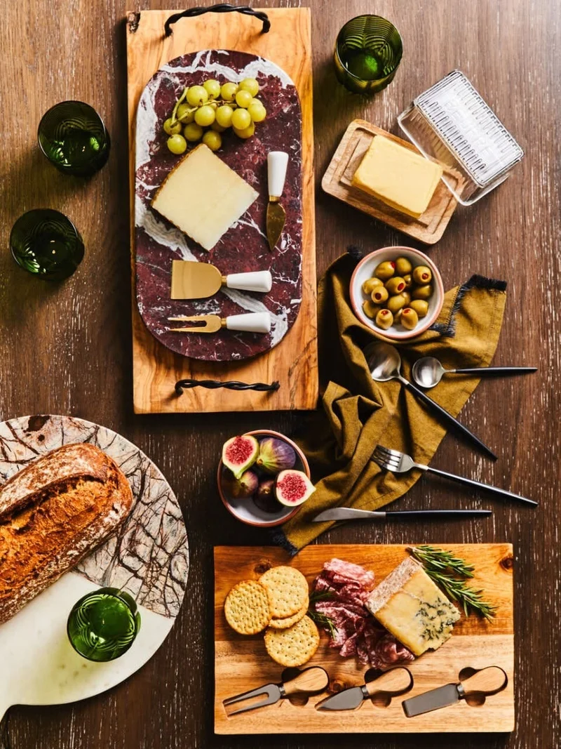 Salmo Oval Red Marble Serving Board