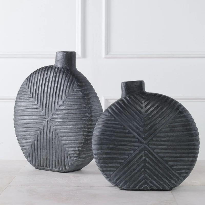Viewpoint Aged Black Vases, Set/2