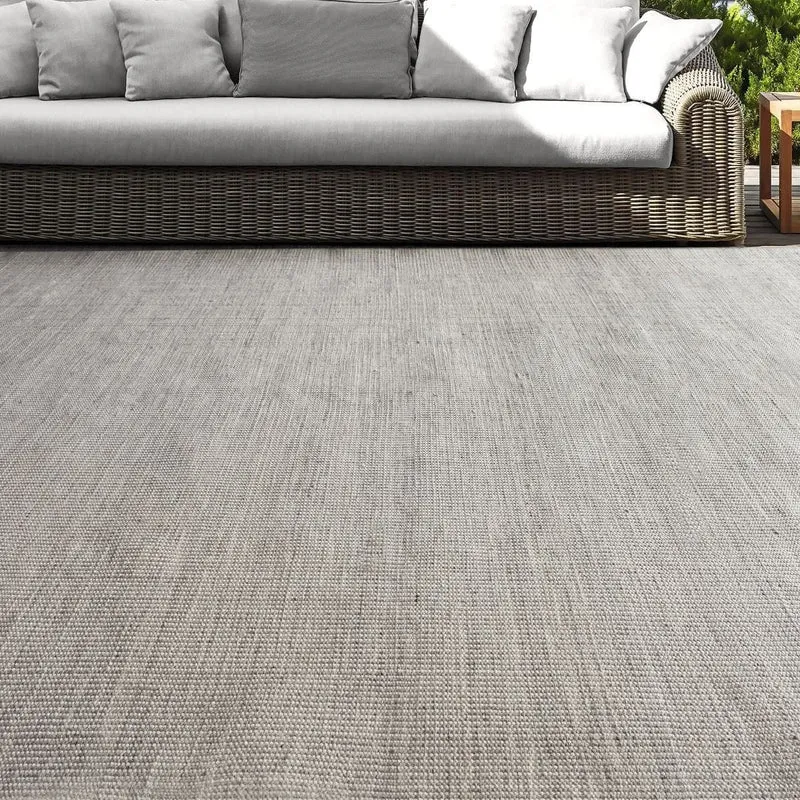 Scranto Indoor-Outdoor Rug in Grey - 244 x 305 cm