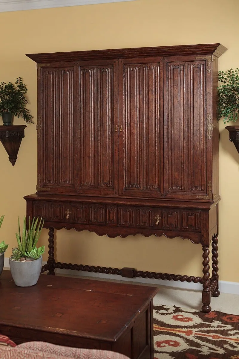 TV Cabinet Elizabethan - Tudor Oak
