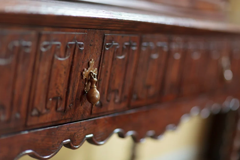 TV Cabinet Elizabethan - Tudor Oak