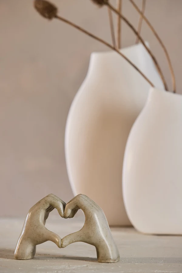 Ornament 24,5x9,5x15 cm HANDS taupe grey